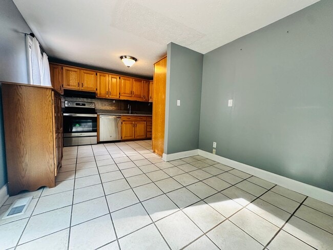 Building Photo - 1416 Hagen Rd