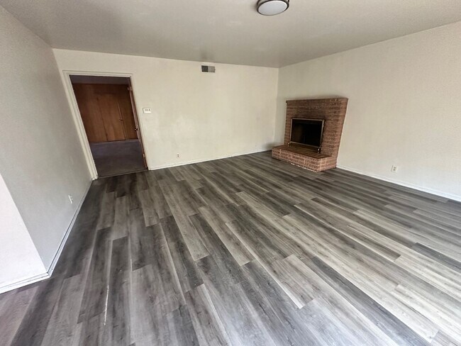 Building Photo - Well Located Home Near The University of T...