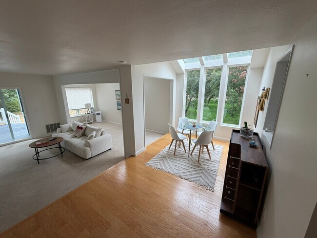 Building Photo - 2468 SE 8th Pl