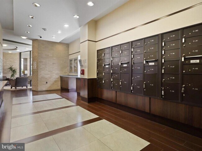 Building Photo - 309 Yoakum Pkwy