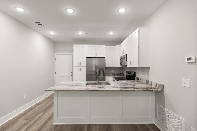 Building Photo - 305 Okaloosa Ave