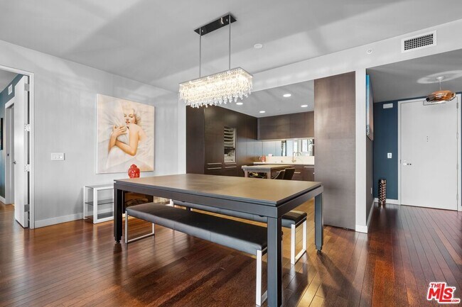 Building Photo - 6250 Hollywood Blvd