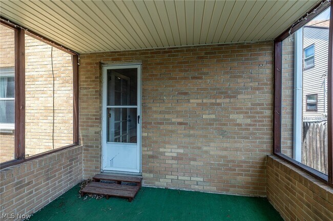 Building Photo - 8221 Pelham Dr