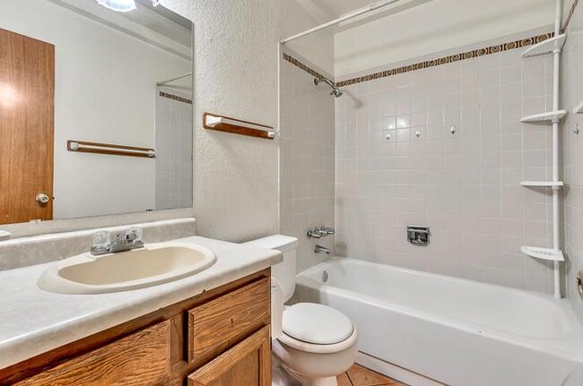 Building Photo - 4886 Maureen Cir