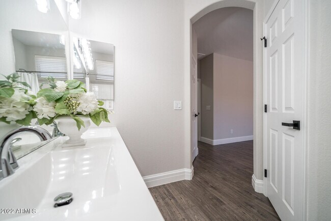 Building Photo - 3649 S Loback Ln