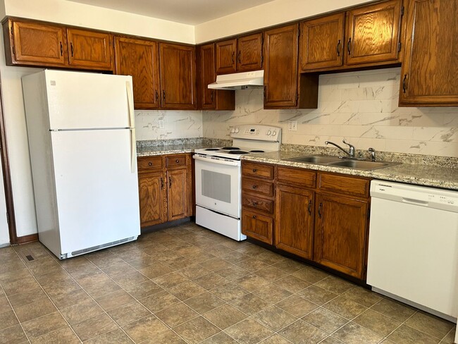 Building Photo - Two Bedroom Available For Rent In Longmont...