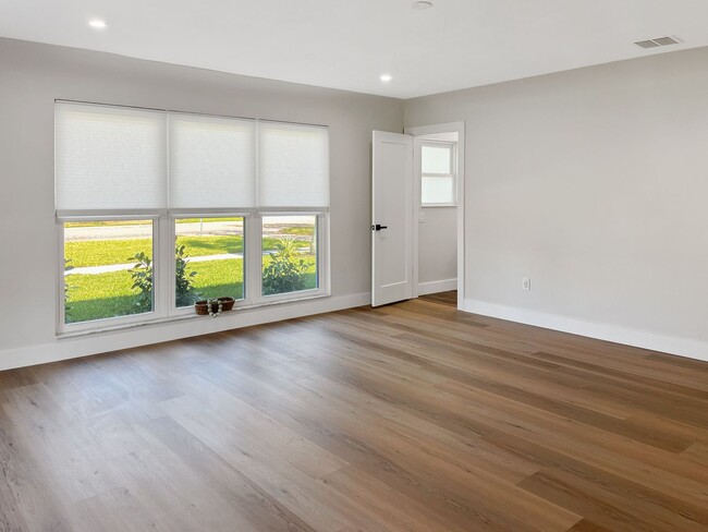 Building Photo - Fully Remodeled Snell Isle Luxury Home - A...