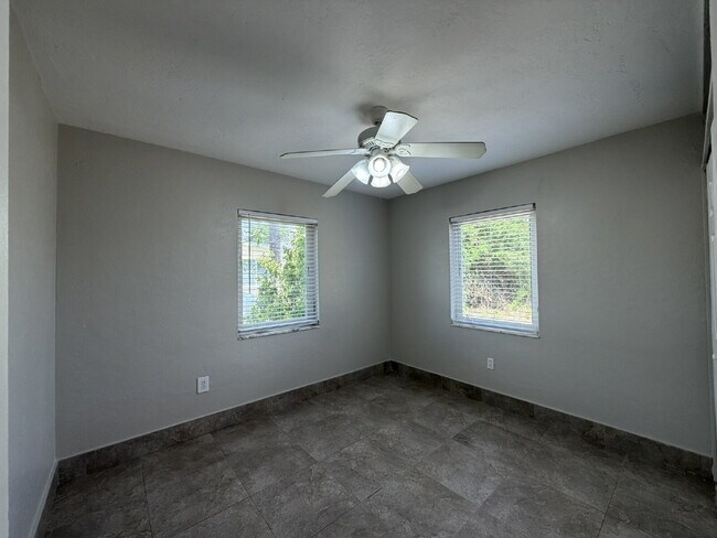 Building Photo - "Charming 3-Bedroom in Port Charlotte – Cozy Comfort Awaits!"