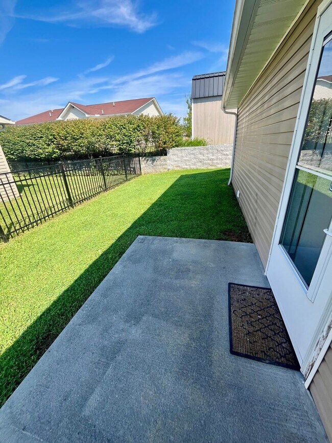 Building Photo - Quiet Neighborhood Charm with Everyday Con...