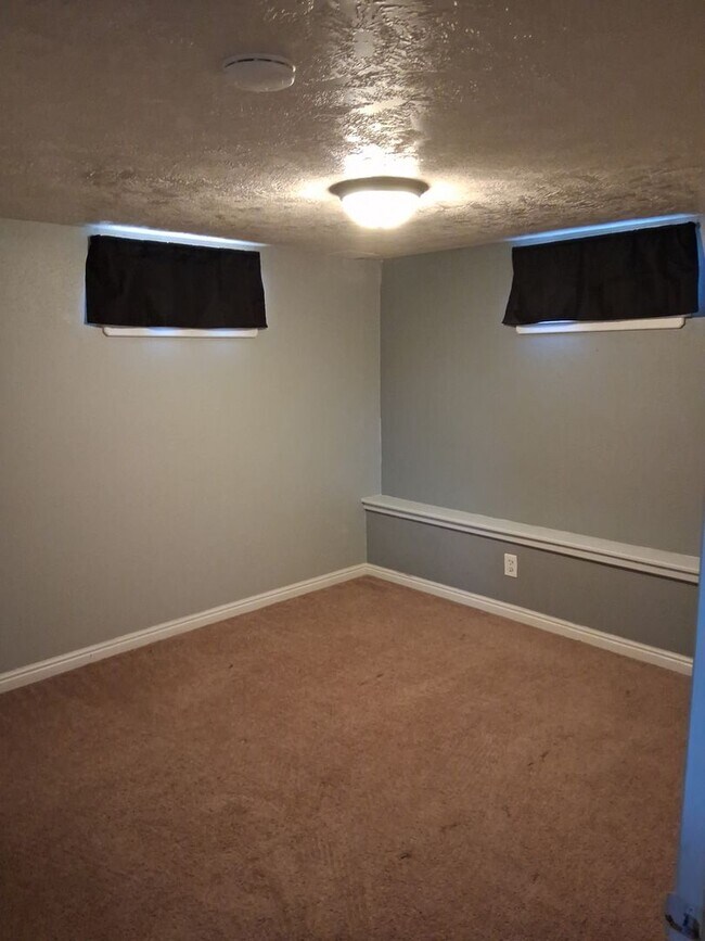 Building Photo - Charming University Area 3 Bedroom Home