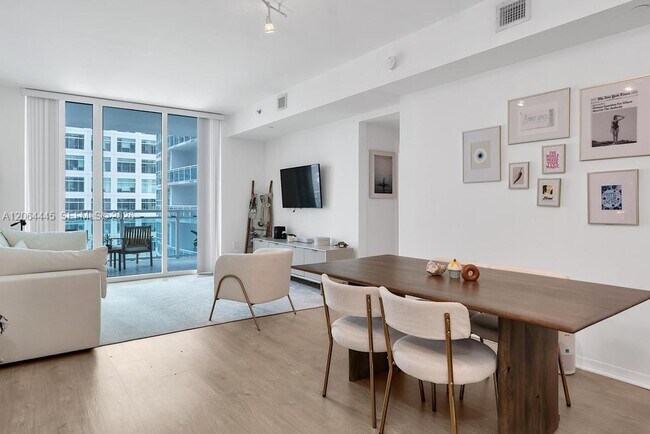 Building Photo - 951 Brickell Ave