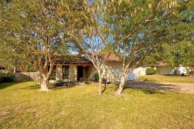 Building Photo - 3916 Stoney Hill