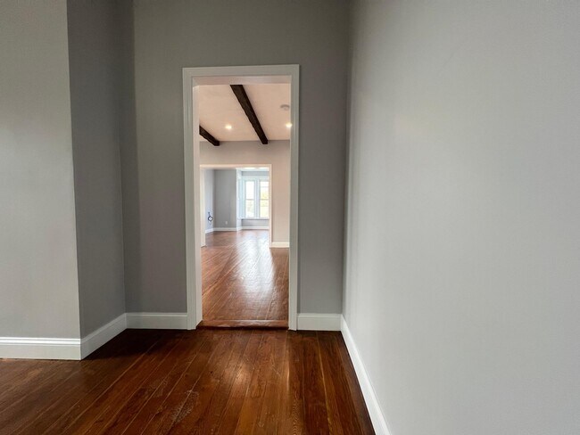 Building Photo - 757 Manton Ave