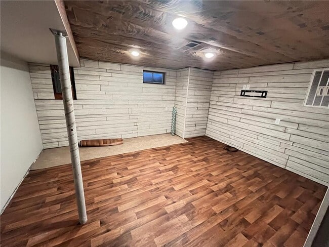 Building Photo - 1811 Judd Ave N