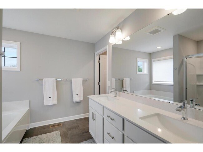 Building Photo - 6332 Apple Ct