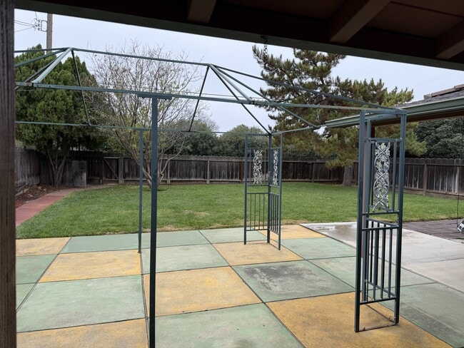 Building Photo - 221 S 7th St