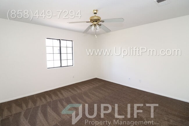 Building Photo - 2 Bed, 2 Bath w/ garage & fireplace