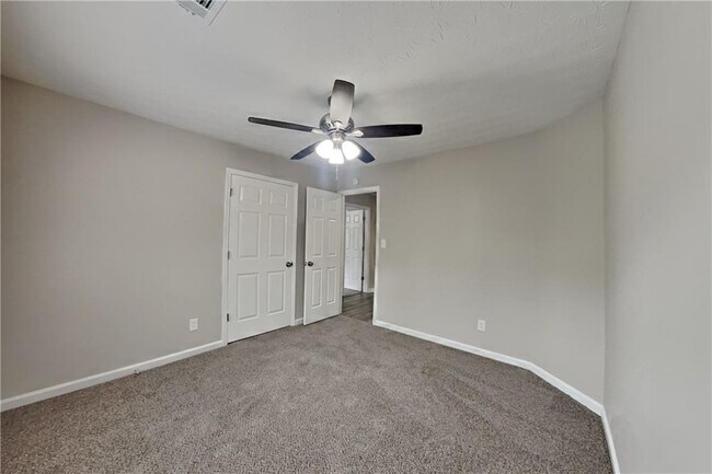 Building Photo - 1294 Log Cabin Ln SE