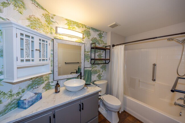 Building Photo - One Level Home - Three Bedroom + Bonus with AC / Beautiful Yard!