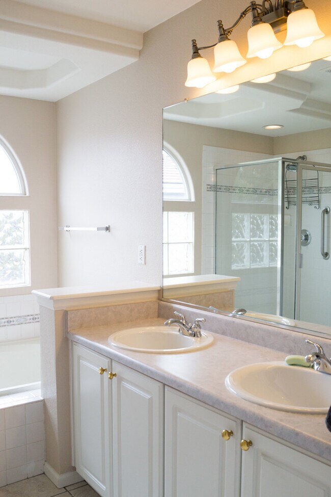 Building Photo - Evolve Real Estate: Available Immediately 3 Bedroom on a Huge Lot Facing Open Space! No Pets.