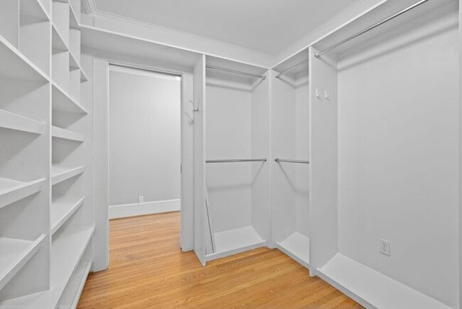 Building Photo - Stunning 1909 Craftsman w/ AC in Coveted C...