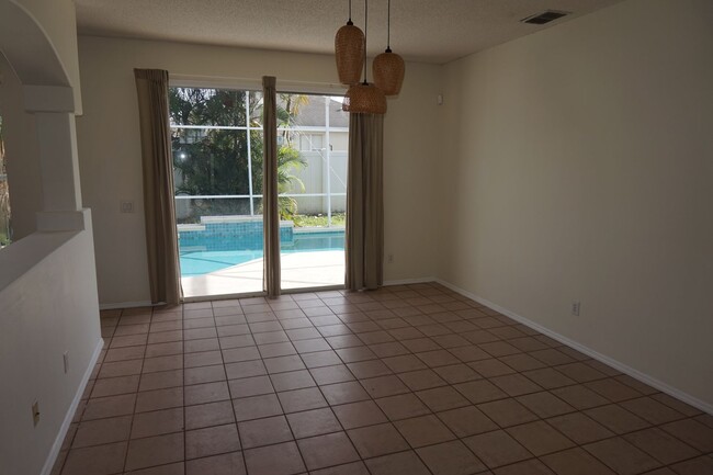 Building Photo - Spacious Pool Home in Southchase Priced to...