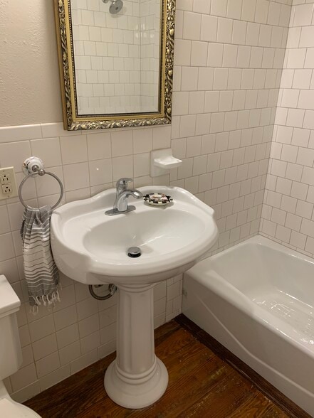 Building Photo - 4509 N Rockwell Ave