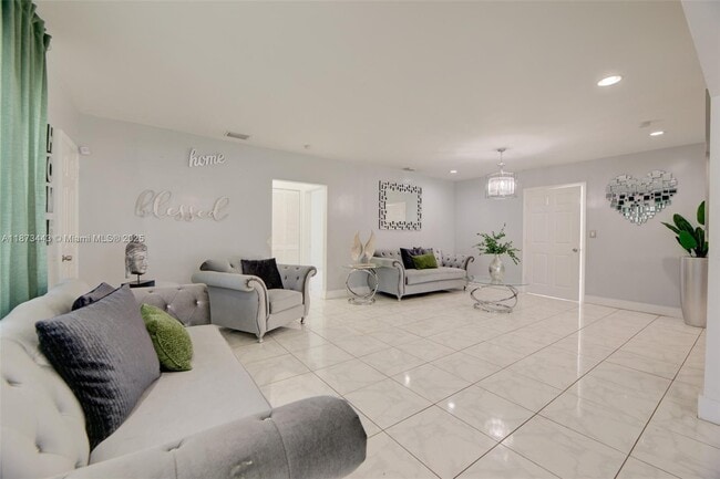 Building Photo - 1240 Peri St