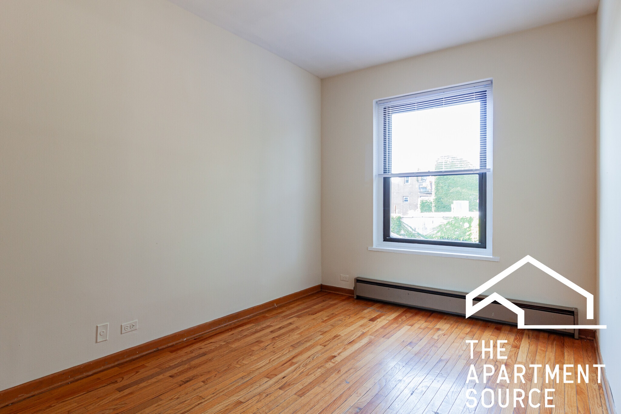 Building Photo - 633 W Barry Ave