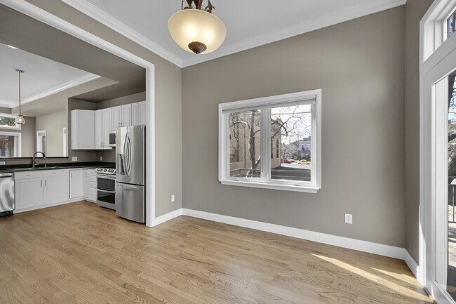 Building Photo - $3,150.00 - 2 Beds, 2.5 Baths, Apartment i...