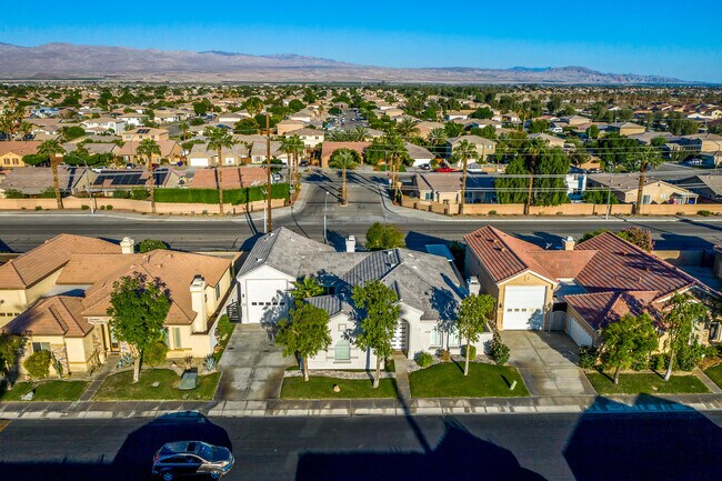 Building Photo - 48806 Barrymore St
