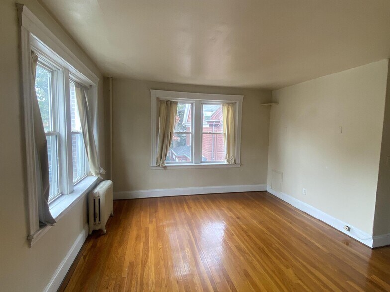 Building Photo - 10 Agassiz St