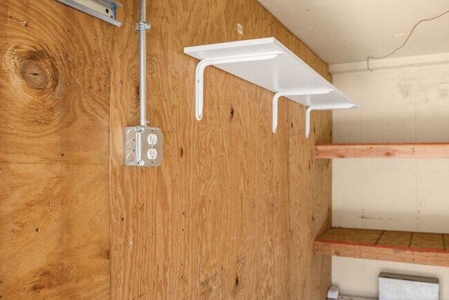 Building Photo - 35-35 Kennebec Ave