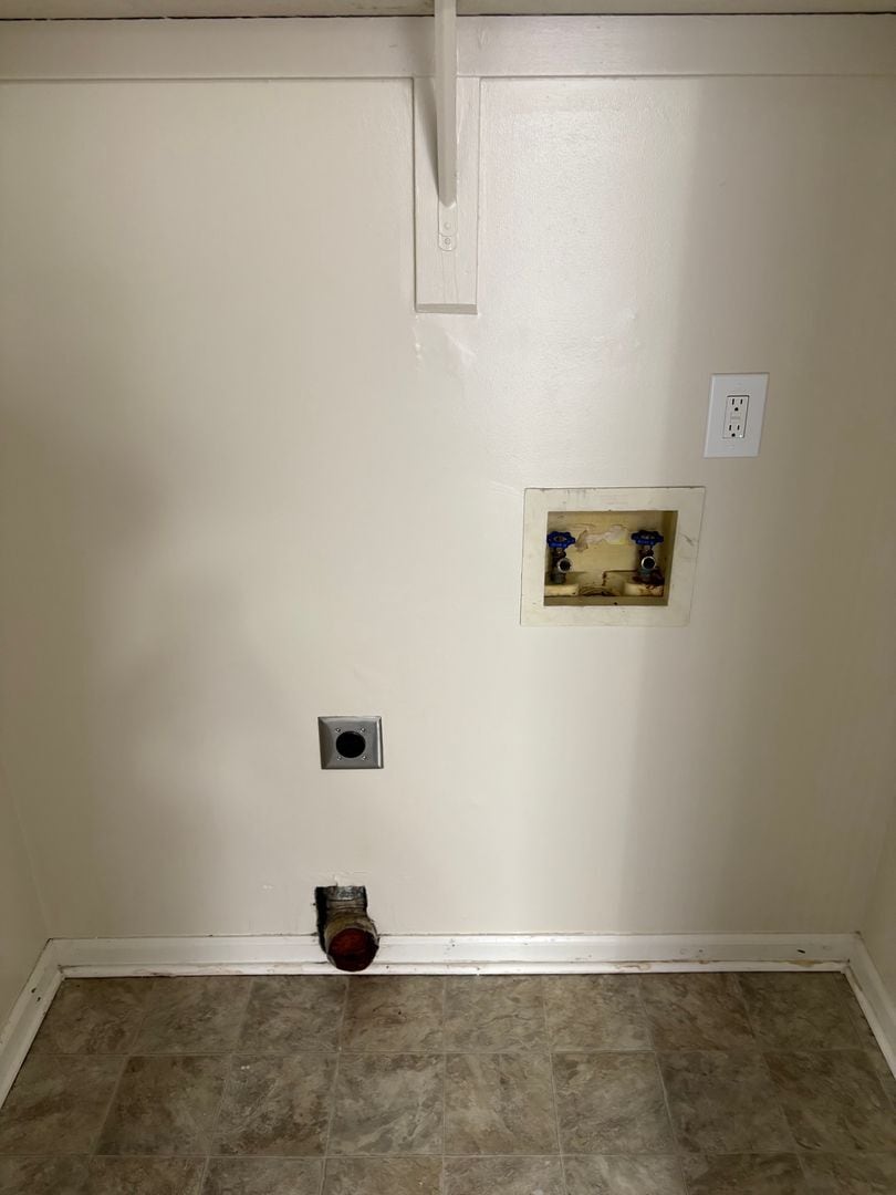 Building Photo - 6459 Summer Creek E