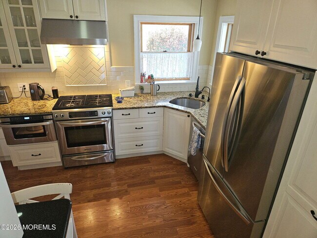 Building Photo - 1305 Locust Dr