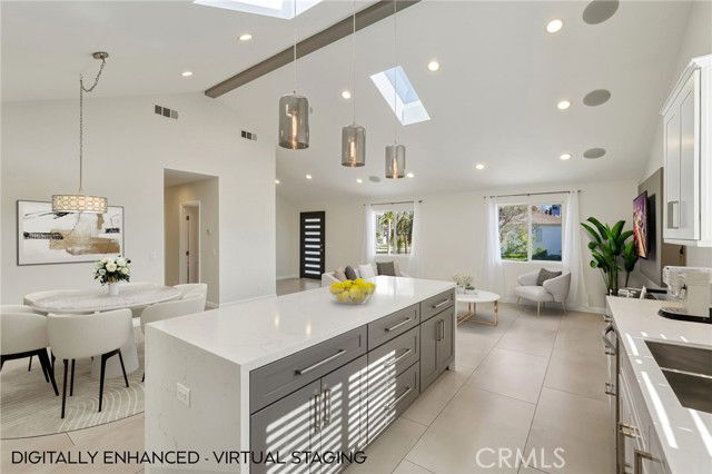 Building Photo - 6017 Encino Ave