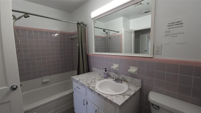 Building Photo - 5119 Fairview Dr