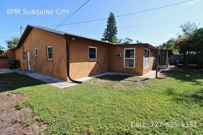 Building Photo - 849 15th Ave SW