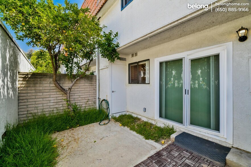 Building Photo - 27907 Ridgecove Ct N