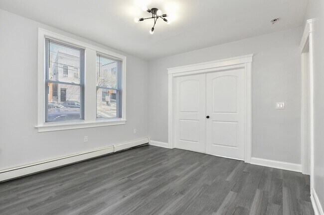 Building Photo - 540 61st St