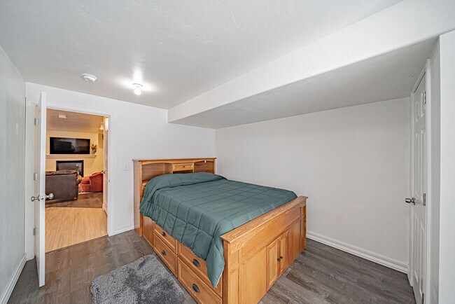 Building Photo - 3660.5 Merlin Dr