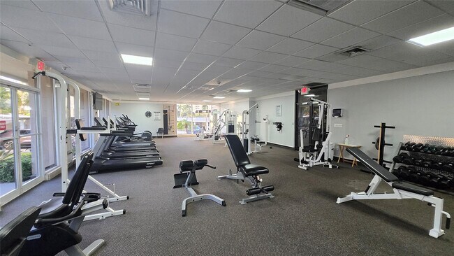 Building Photo - 300 Bayview Dr