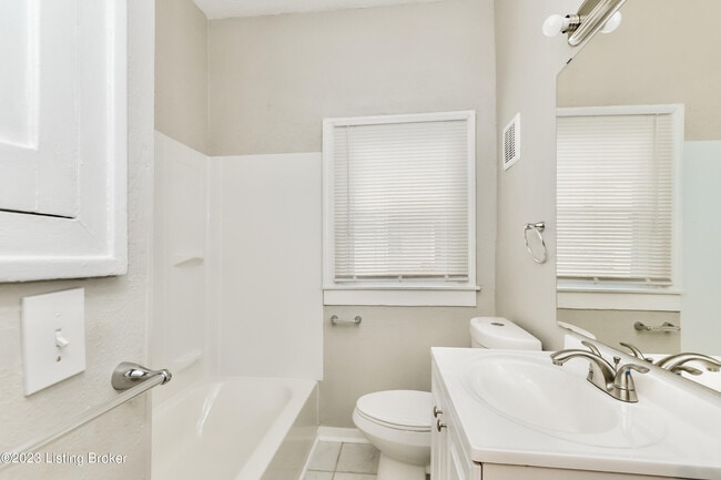 Building Photo - 113 S 43rd St