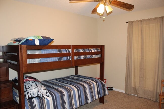 Building Photo - Exquisite 3BR/2BA Home Minutes from Moody AFB with Luxurious Features!