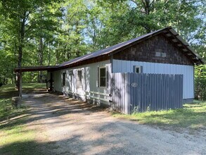 Building Photo - Live Surrounded by Nature | 3 Bedroom Home on 27 Private Acres in Saluda