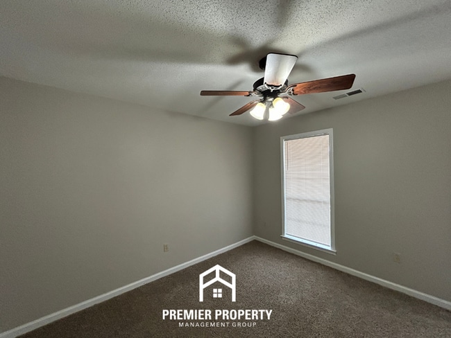 Building Photo - Spacious 3BR/2.5BA Olive Branch Home w/ Vaulted Ceilings, Fireplace, Formal Dining & Fenced Yard