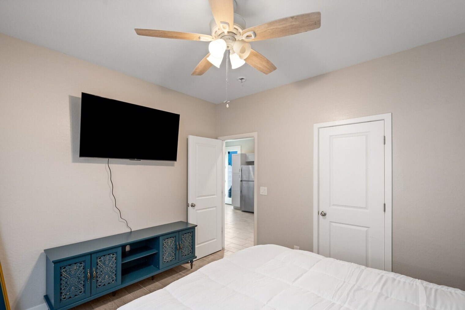 Building Photo - 6606 W Paradise Ln