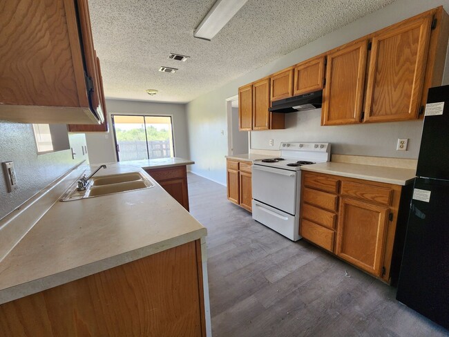 Building Photo - 3-Bedroom Home Near Goodfellow Airforce Ba...