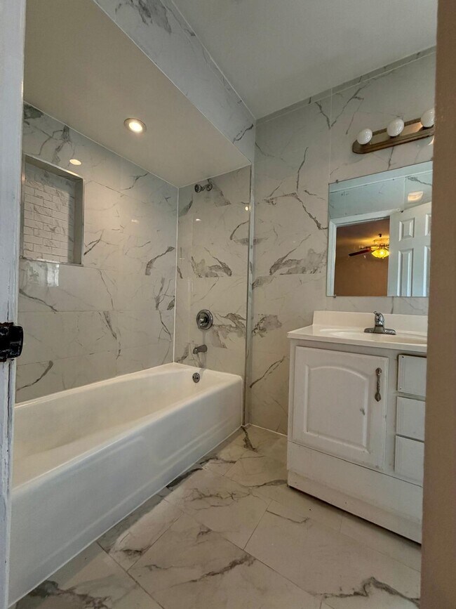 Building Photo - 73 Congress St