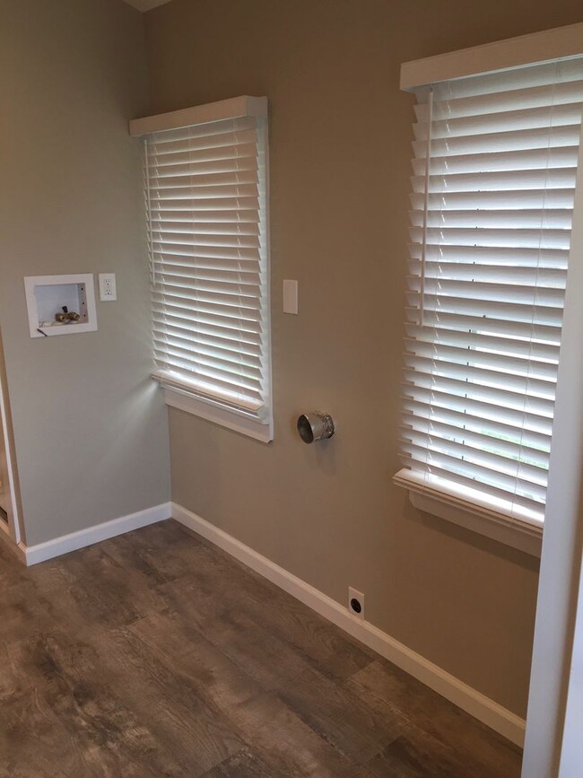 Building Photo - Just renovated 3 bed 2 bath home in emmaus.